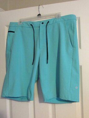 Men's LULULEMON ATHLETICA Golf Shorts  Size 38